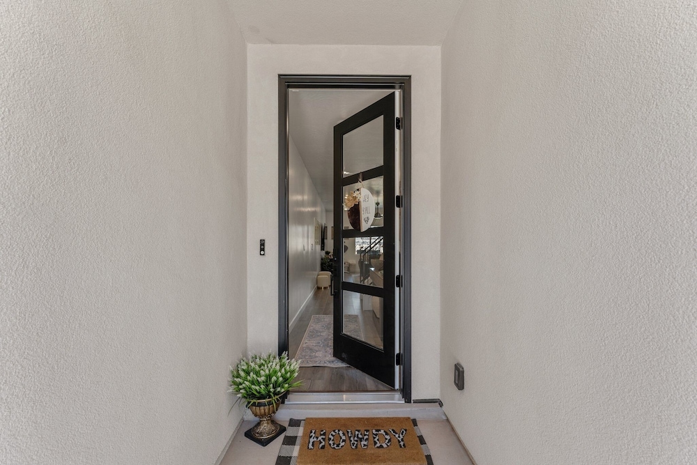 Popular Poolside Retreat 4 Bedroom Townhouse