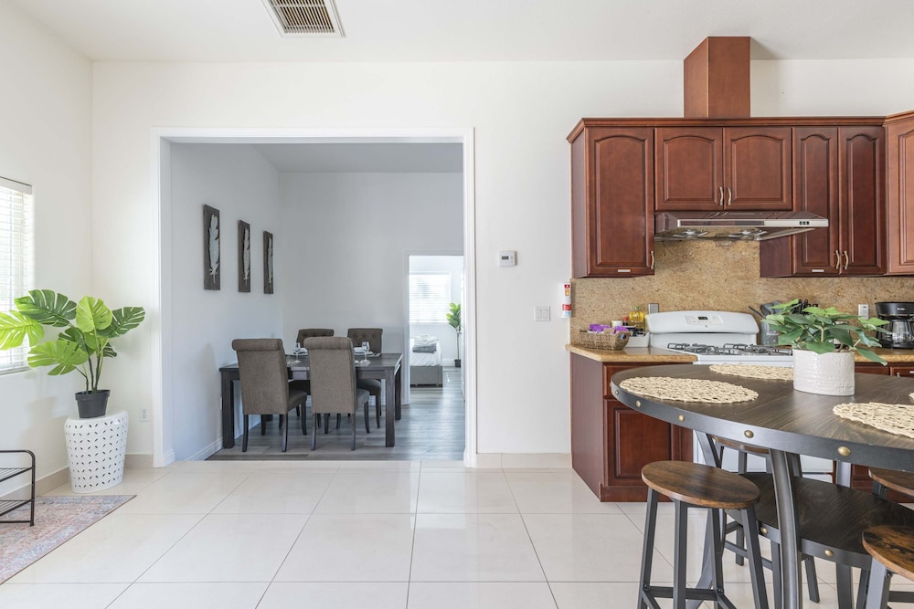 Elegant Retreat Modern Comforts, Prime Location