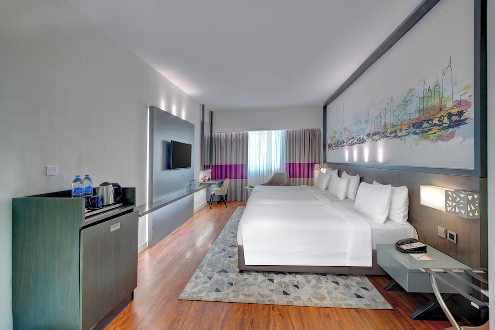 Hotel Howard Johnson Plaza By Wyndham Dubai Deira - Image 1