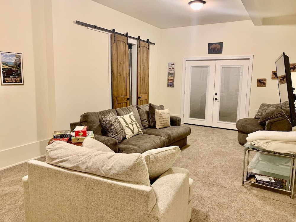 Vacation Home Near Golf Course Hiking Sleeps 20
