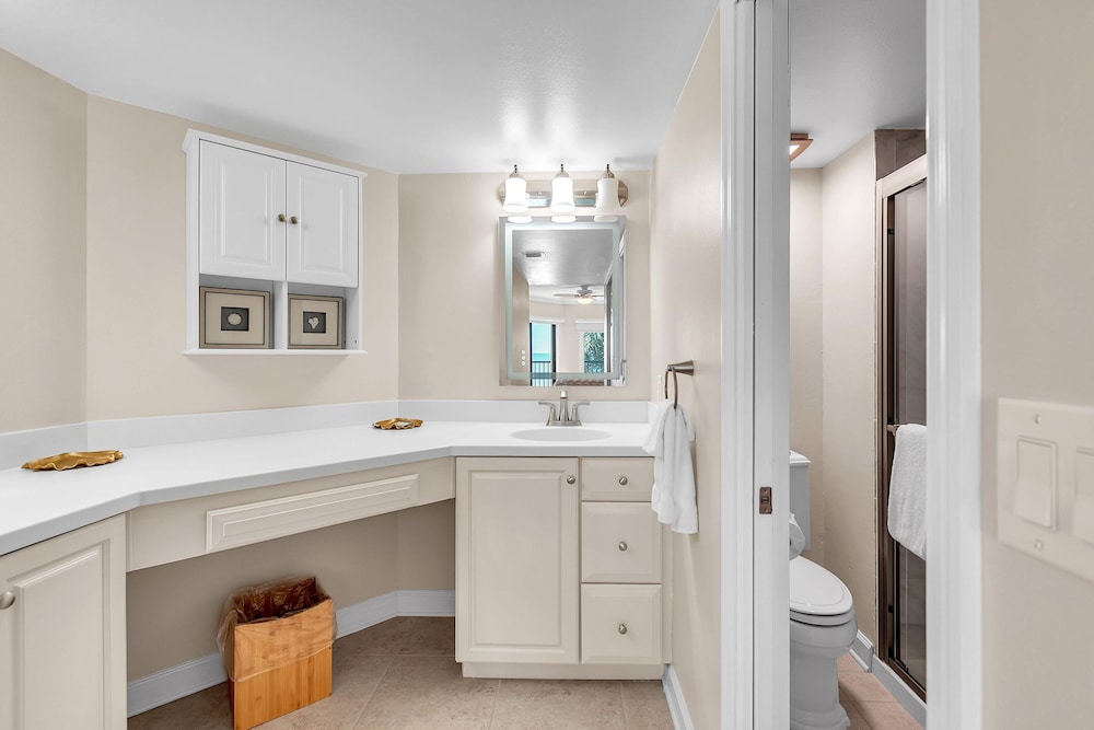 Land's End 11-306 Beach Front - Premier