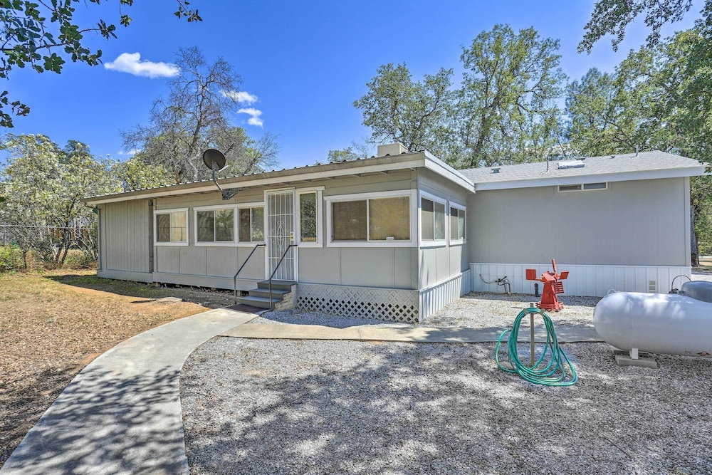 Mtn Gate Guest House ~ 6 Mi to Shasta Lake! view 2