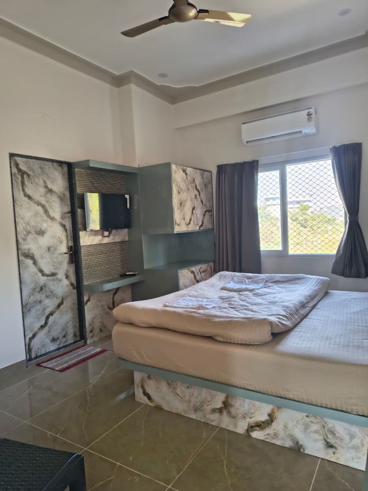 Shree Vallabh Resort
