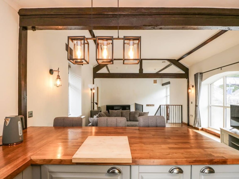 COACH HOUSE