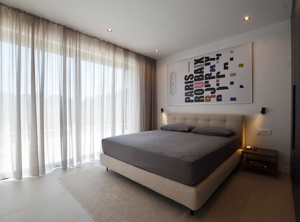 Luxurious Sorici Villa With Private Pool and Mediterranean Landscape