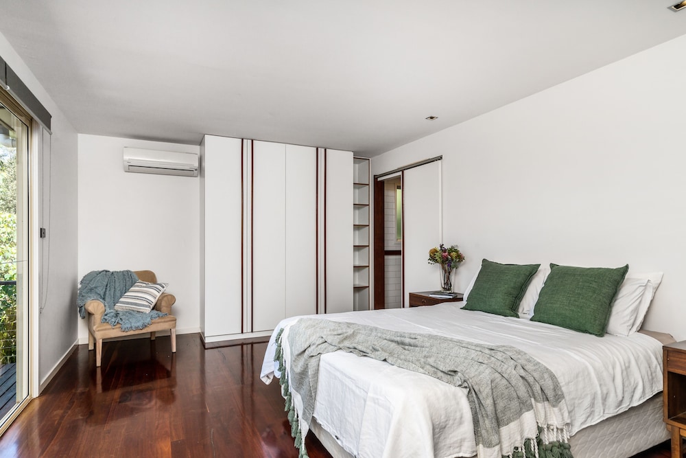 Your Luxury Escape - Cedar View view 3