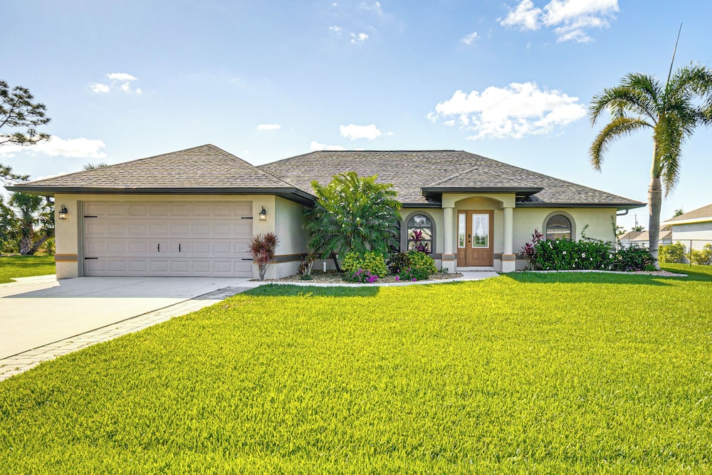 Near Golf & Beaches: Luxe Home in Rotonda West!