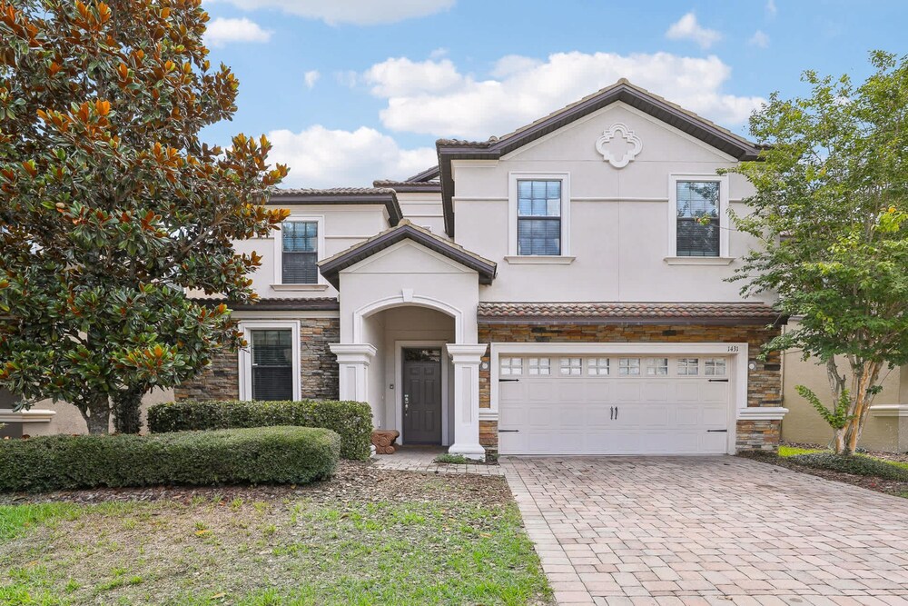 Modern 8BR Home With Private Pool and hot tub