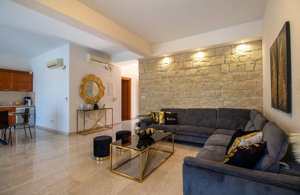 Hg07 Adjacent to Aphrodite Hills- Private Pool, Large Terrace