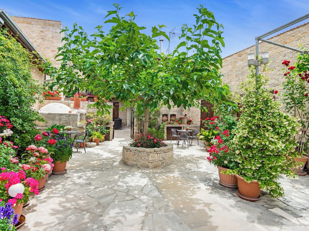 Sanders Arsorama Comfy 1 Bdr Apt w Shared Patio