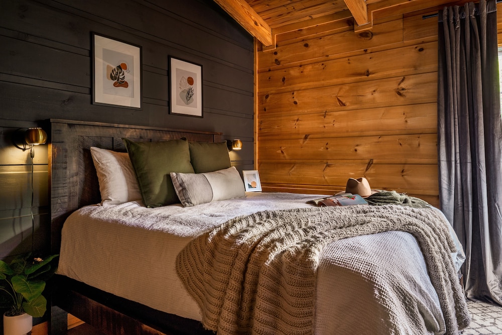 The Copper Bird Cabin