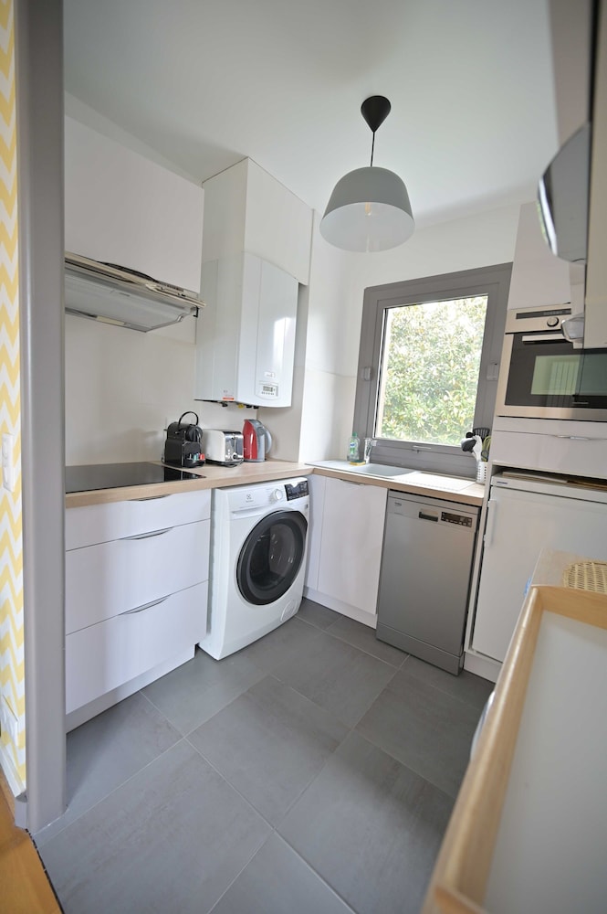 Very Nice Apartment With Balcony - 4p/1br - 600m From the Beach