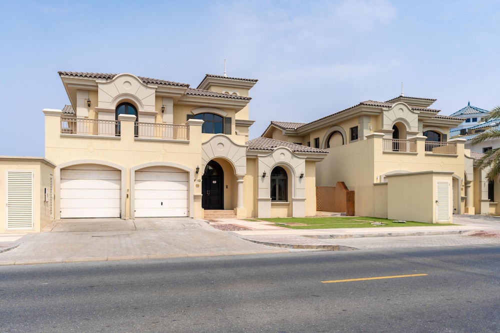 Exclusive 4BR Villa w Private Pool Beach