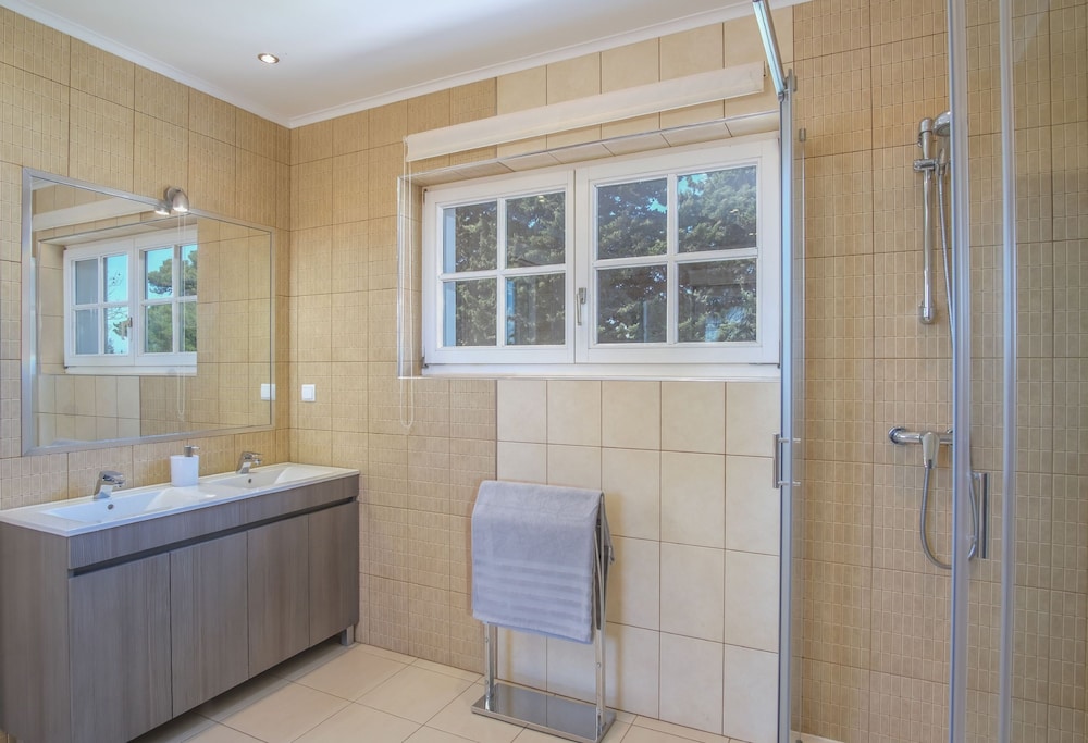 Vale Verde in Lagos With 6 Bedrooms and 4 Bathrooms
