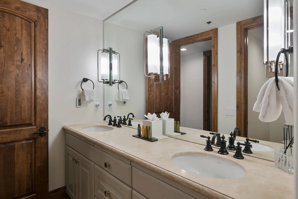 Grand Lodge - Four Bedroom #302 - Ski-in/ski-out 4 Condo