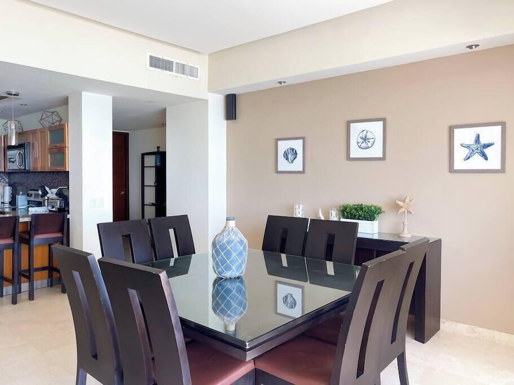 Stylish Condo With Serene Beach Infinity Pool