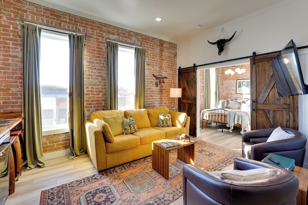 Walk to Shops & Eats: Charming Dtwn Emmett Apt!