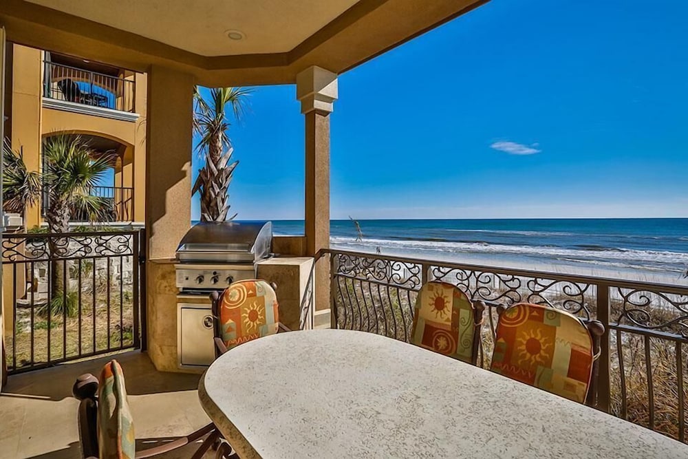 Bella Luna 4 Bedroom Holiday Home by Five Star Properties