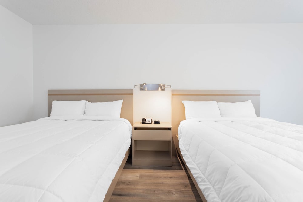 Travelodge by Wyndham Elkhart