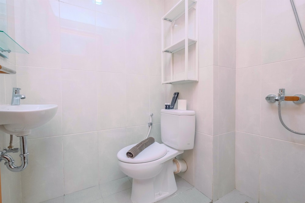 Cozy And Simply Studio At Evenciio Margonda Apartment view 3