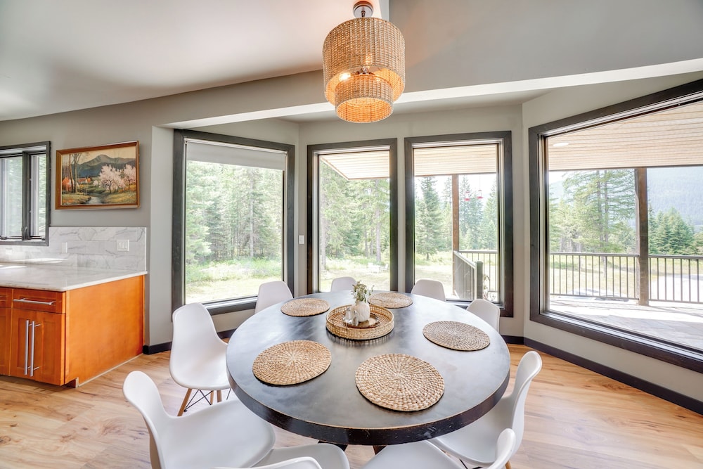 7 Mi to Boat Launch: Luxe Montana Family Home
