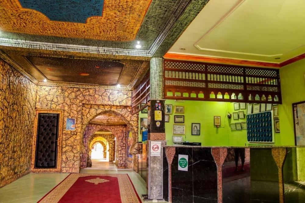 Lobby & Reception