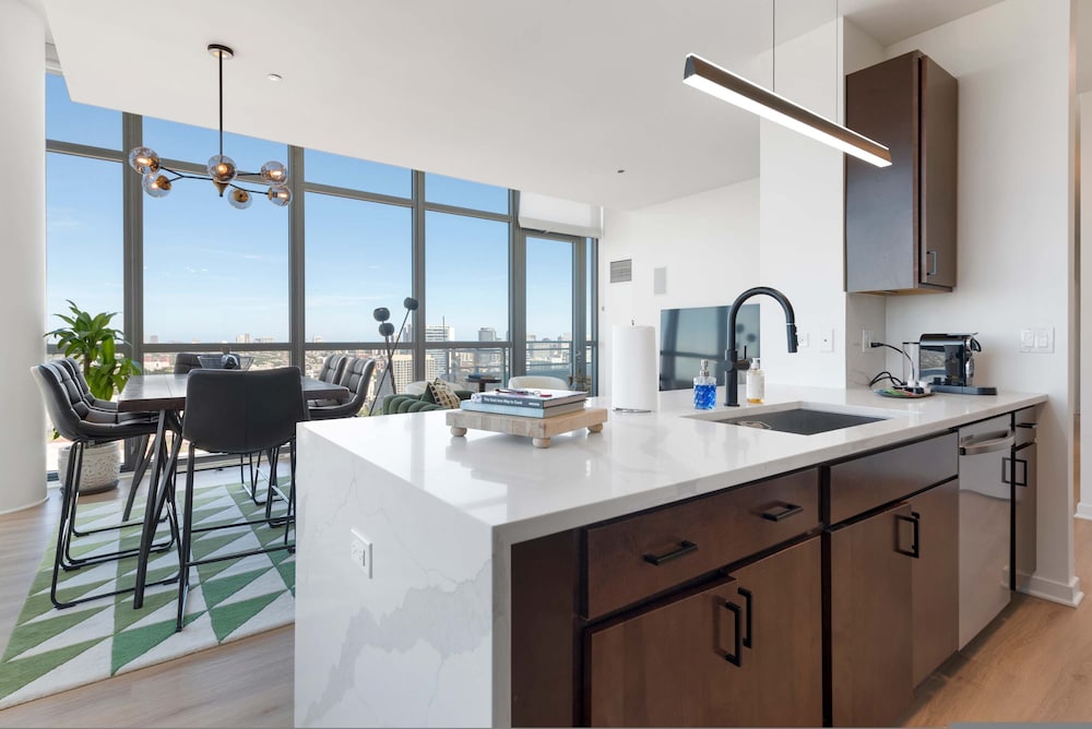 Group Stay 3 Penthouses in the Same Building