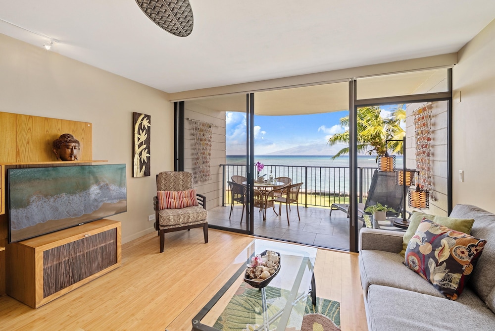 Kahana Reef 215 in Lahaina