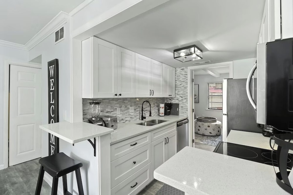 Cozy 2BR Hilton Head Townhome w/ Pool Access