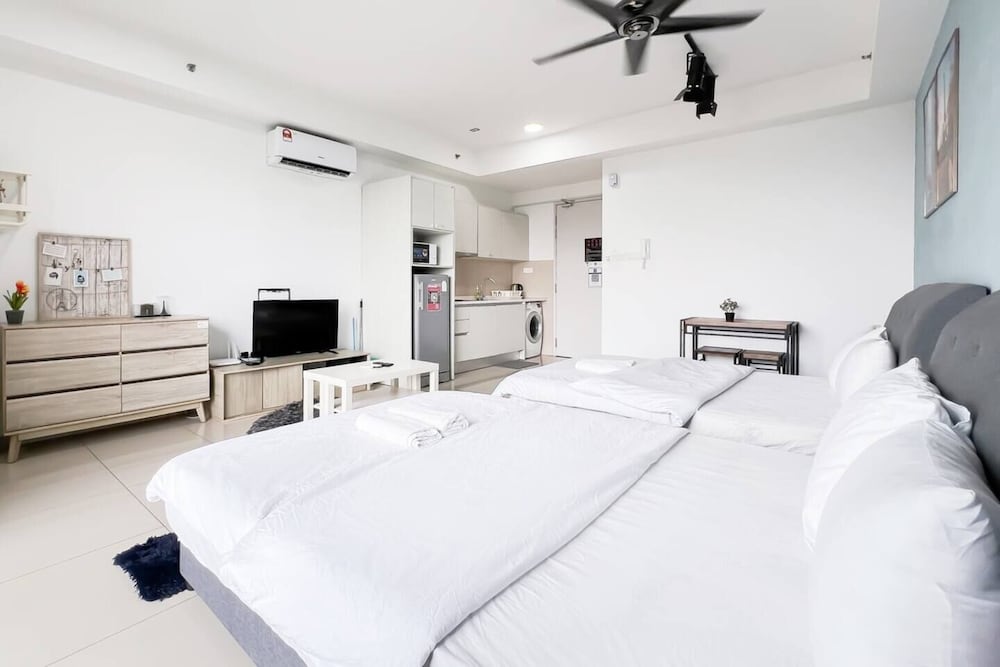 ICity Luxury Condo by Smarthome