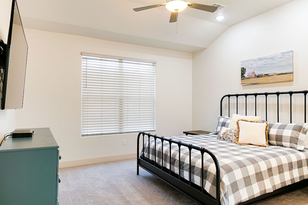 The St George Poolside Retreat by RedAwning view 2