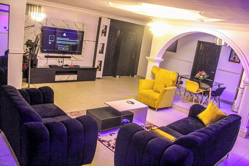 2 Bedroom Luxury Apartment With Pool -24hrs Power -ps4