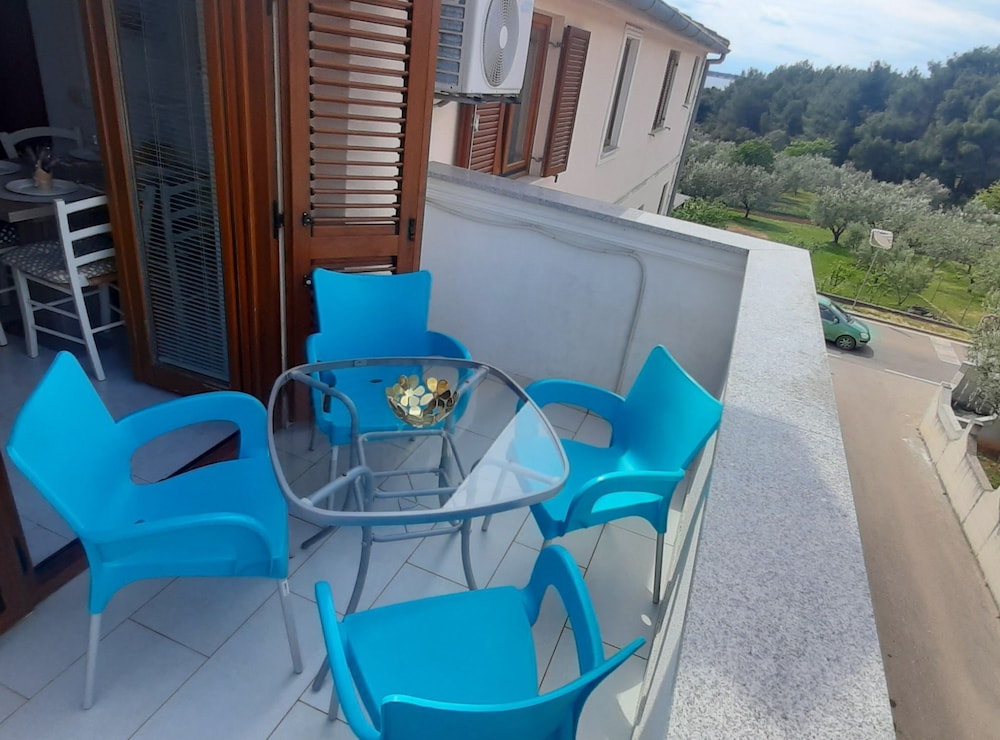 Modern and Bright Fazana Apartment With Balcony and Sea View