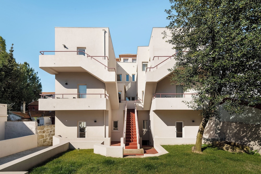 Acm034 Bombarda Homes, Spacious 1BR w/ Balcony