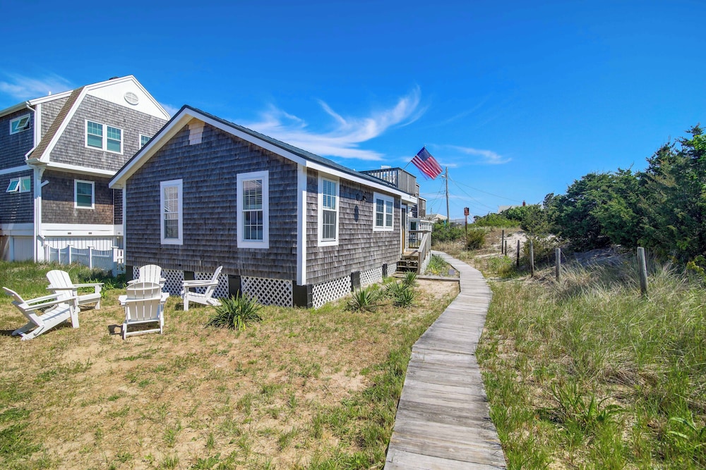 Idyllic Plymouth Vacation Rental - Steps to Beach!