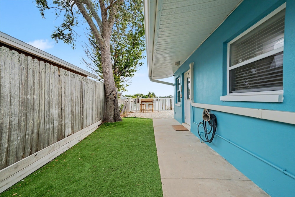 Waterway Vista Suite Pet Friendly Boat Dock