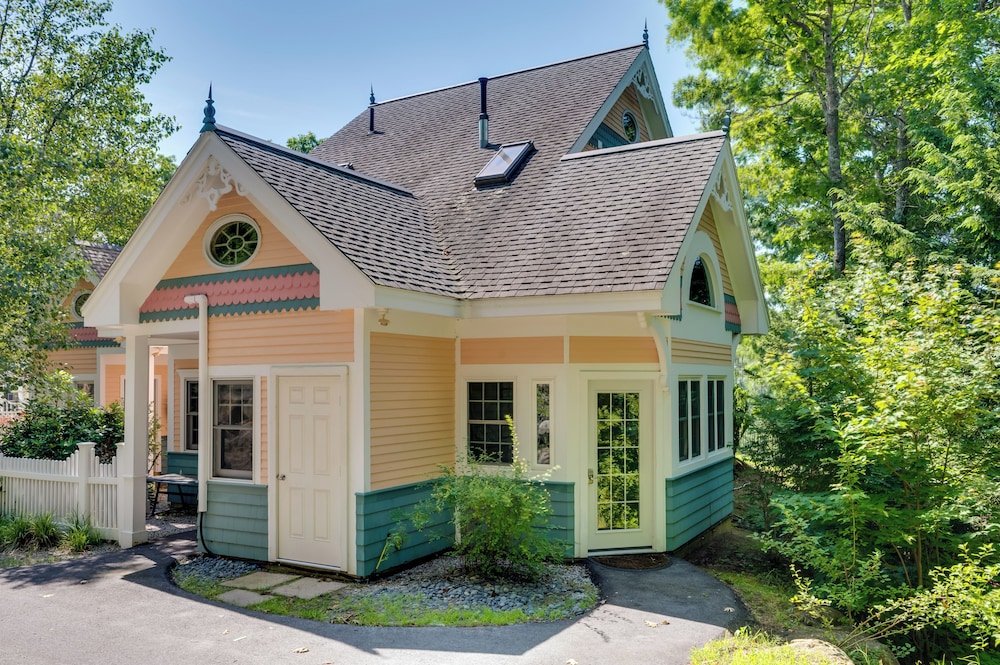 Mountain Views: Beautiful Nestlenook Farm Home! view 5