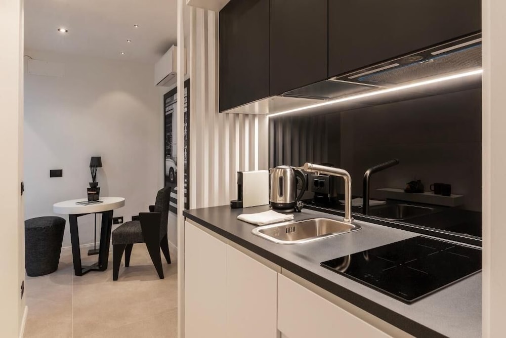 JOIVY Elegant Suites Near Villa Borghese
