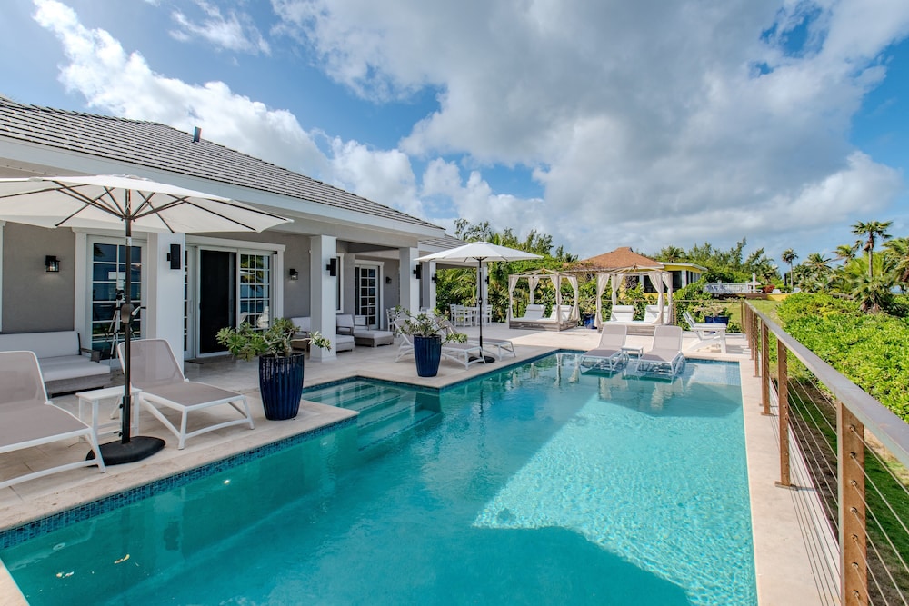 Seaduced - Brand New Luxury Beachfront Estate With Pool 4 Bedroom Home