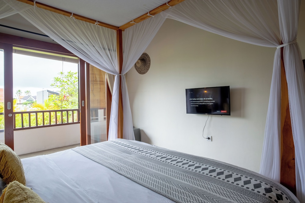 Soleia Surf Camp