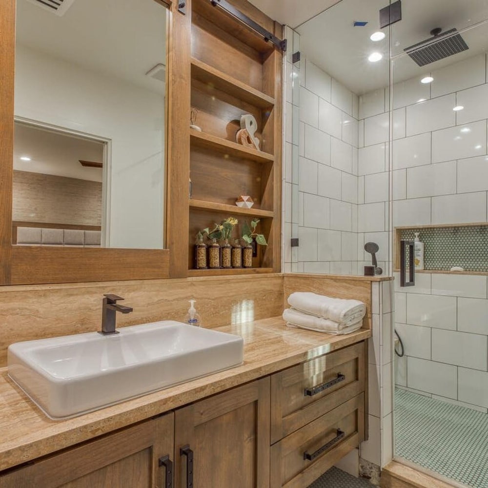 Lake Front Modern Luxury