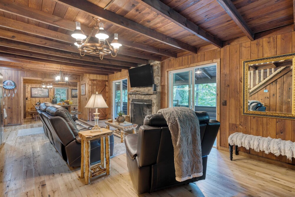 Riverwood Gatlinburg/pigeon Forge Cabin w/ River Views