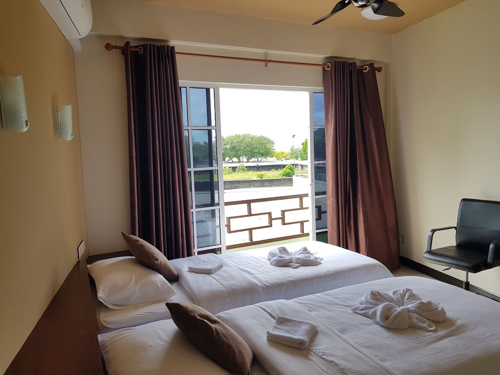 Hibiscus Holidays 4