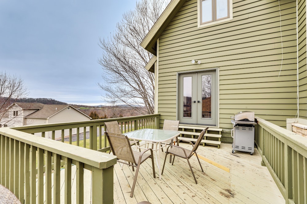 Private Hot Tub + Game Room: Galena Territory Home