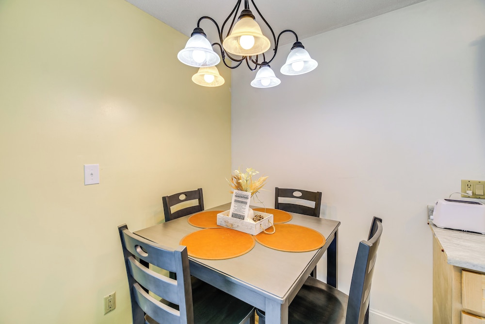 17 Mi to Coal Canyon Trail: Scenic Mtn-view Apt!