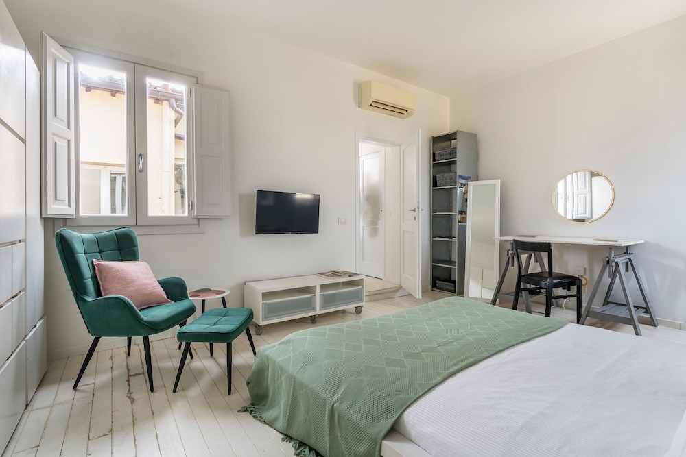 Laura 10 in Firenze With 1 Bedrooms and 1 Bathrooms