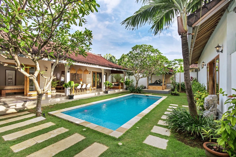 Bali Villa Near the Beach, 2030 view 4