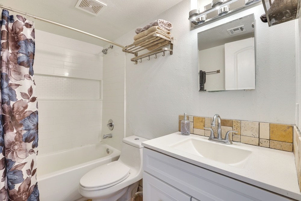 Glendale Unit w/ Private Yard Near Sports Venues!