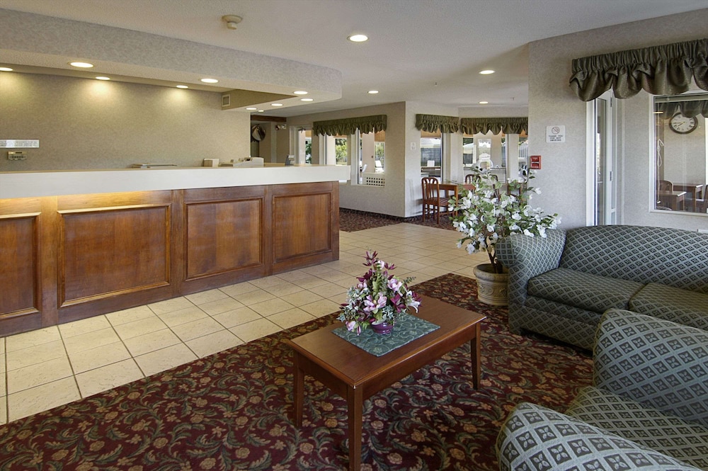 Baymont by Wyndham Dowagiac view 2
