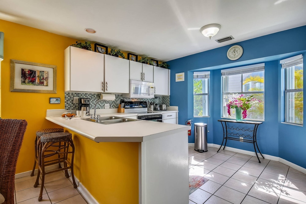 Duval Sea Turtle by Avantstay Great Location Close to Shops Shared Pool